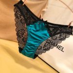 Culotte en soie glacée ajourée