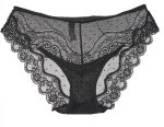 Petite culotte en dentelle b