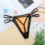 Dessous féminins noirs et élégants