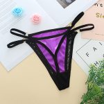 Séduction en lingerie noire