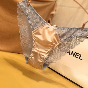 Culotte transparente en satin de soie glacée ajourée sans couture